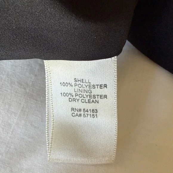 Eliza J Seamed Crepe Shift Dress in Black. Size 8 - Picture 6 of 8